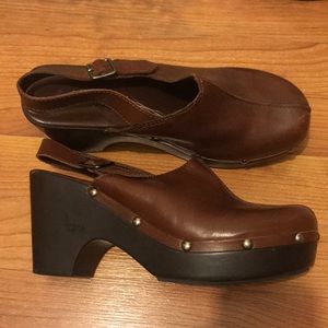 Vintage Naturalizer studded brown leather clog